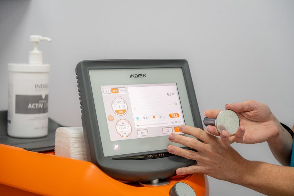 ¿Cómo funciona Indiba en nuestros tratamientos de fisioterapia en Sanxenxo?