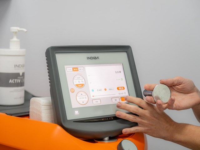 ¿Cómo funciona Indiba en nuestros tratamientos de fisioterapia en Sanxenxo?