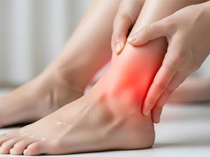 ¿Cómo trata el traumatólogo los esguinces y distensiones?