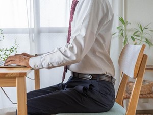 Consejos para mantener una buena postura y prevenir dolores musculares