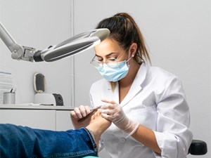 Cuidado integral de sus pies con nuestro servicio de podología