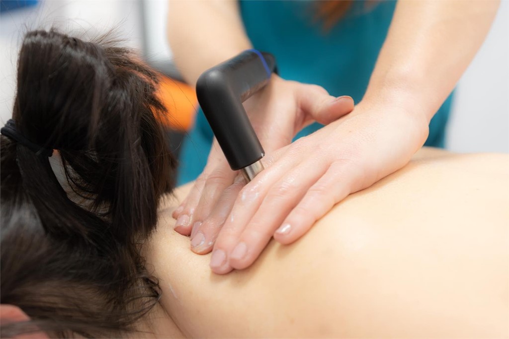 ¿Sufre de dolores de espalda? La fisioterapia puede ayudarle